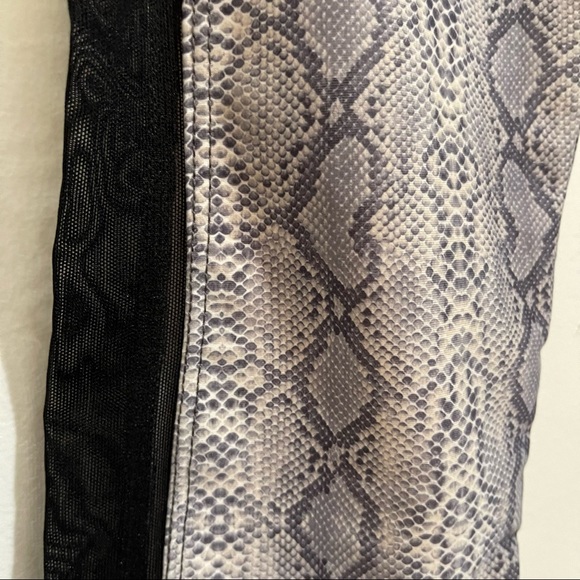 Onzie Leggings Snakeskin Crop Mesh Panel Size Small - Picture 4 of 12
